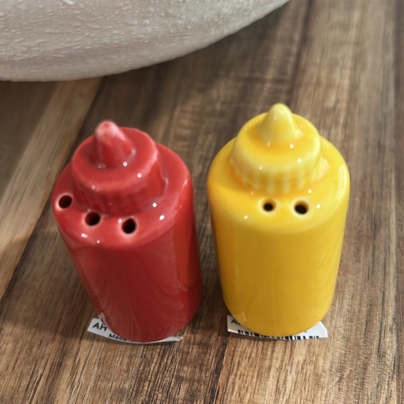 Cute Mini Salt and Pepper Shakers. - Picture 10 of 16